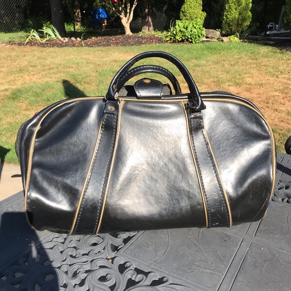 Burton Other - Vintage Burton Mfg. bag in black leather